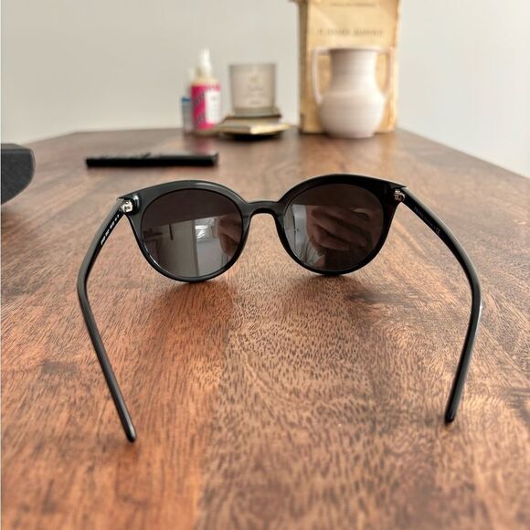 (Last call) EUC Prada PR 02XS HERITAGE Sunglasses with case and box - Picture 3 of 15